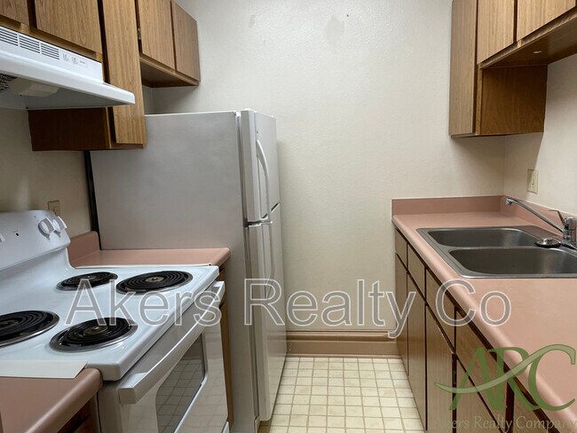 Foto del edificio - 411 W 11th St