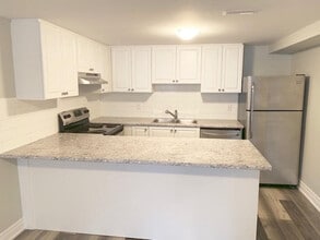 Building Photo - 26 Bluebird Av