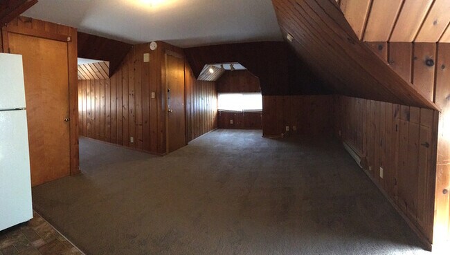 Building Photo - 522 College Ave