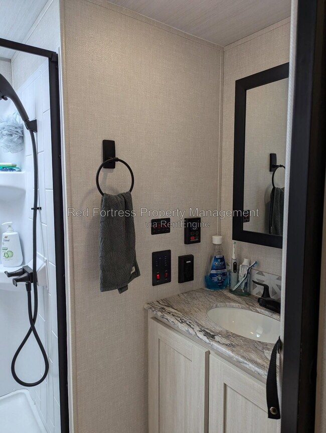 Foto del edificio - 3650 Bonita Beach Rd SW