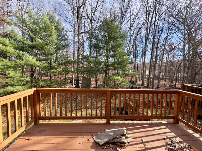 Foto del edificio - Spacious 4Bed/3.5Bath in Catonsville