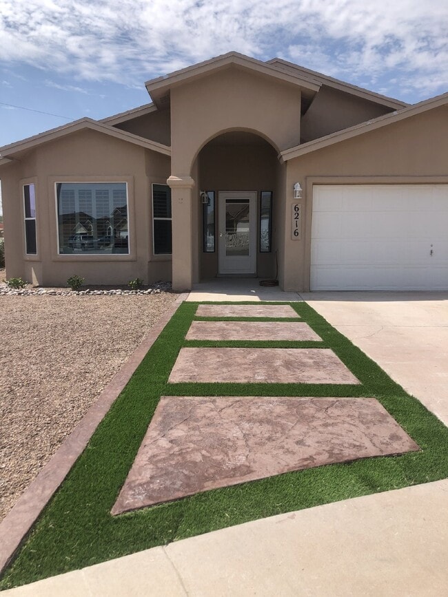 Building Photo - 6216 Lovebird Ln