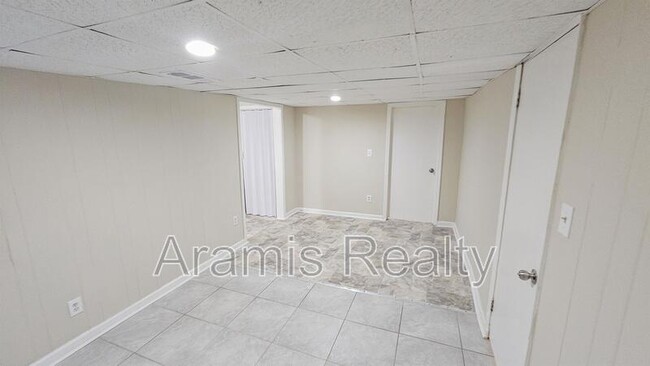 Foto del edificio - 7466 Westlake Dr