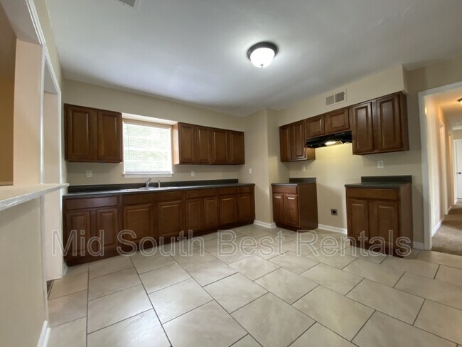 Building Photo - 893 Shadowline Dr