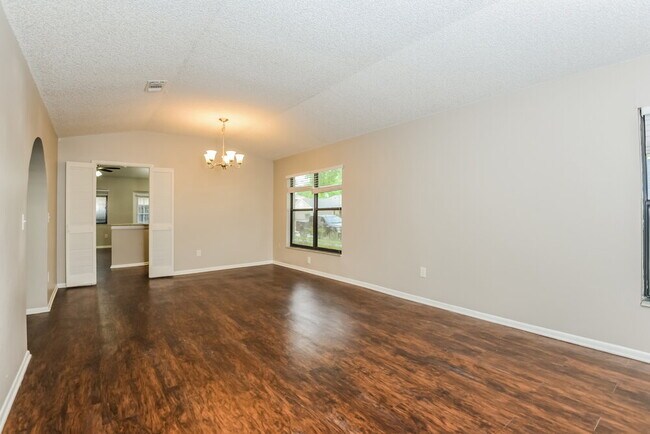Building Photo - 534 S Sundance Dr