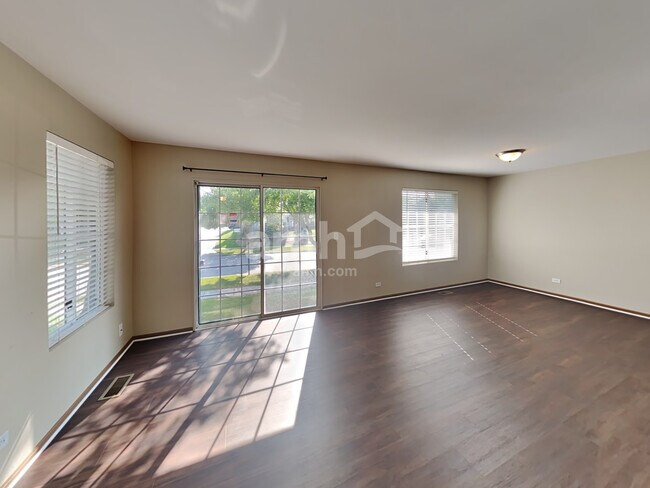 Foto del edificio - 440 Lowell Dr