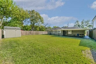 Building Photo - 4702 Maple St