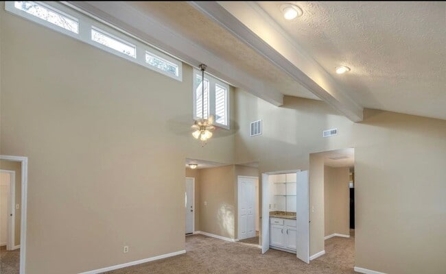 Foto del edificio - Well Maintained Ranch Close to Everything!