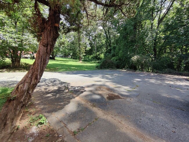 Foto del edificio - Fully Furnished 1 bedroom / Garden Apartment / Utilities included Travel Nurse Special