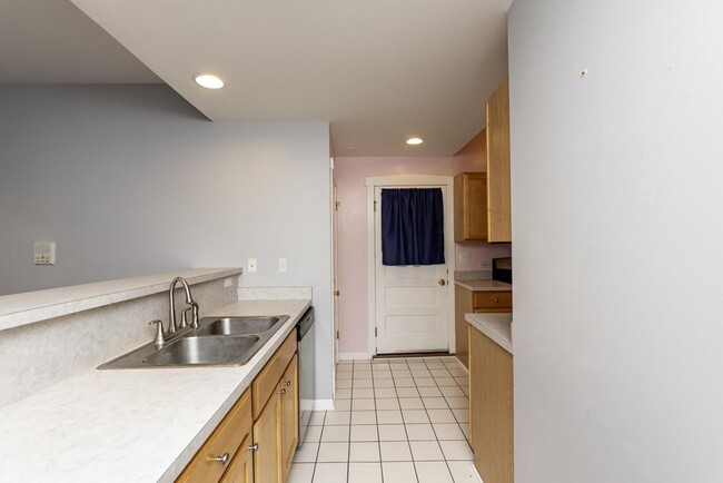 Building Photo - 1 bedroom in Chicago IL 60625