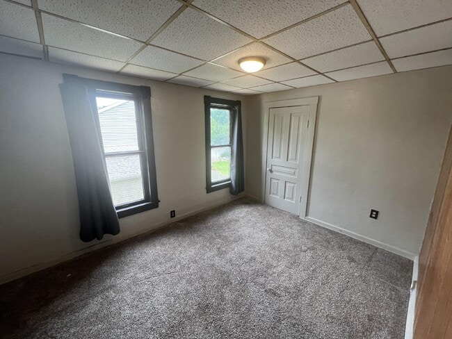 Building Photo - 1Bedroom Upper