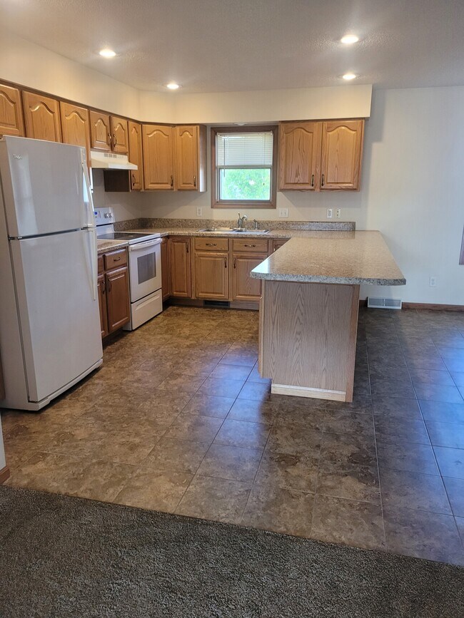 Building Photo - Sunnyslope Dr