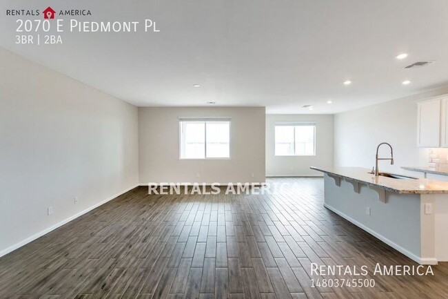 Foto del edificio - Brand new home with a RV garage!