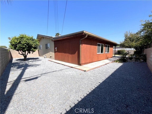 Foto del edificio - 1579 N Clifford Ave
