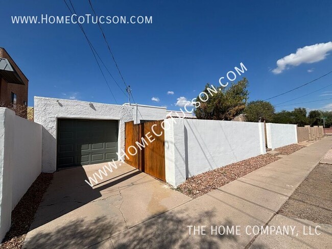 Photo - 3149 E Fairmount St House