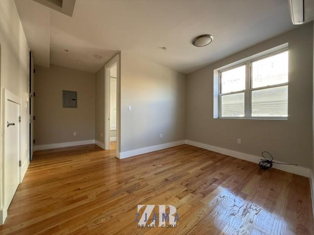 Foto principal - 2 bedroom in BROOKLYN NY 11205