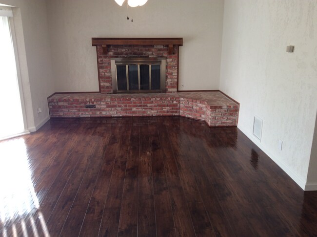 Building Photo - 1610 Mesquite St
