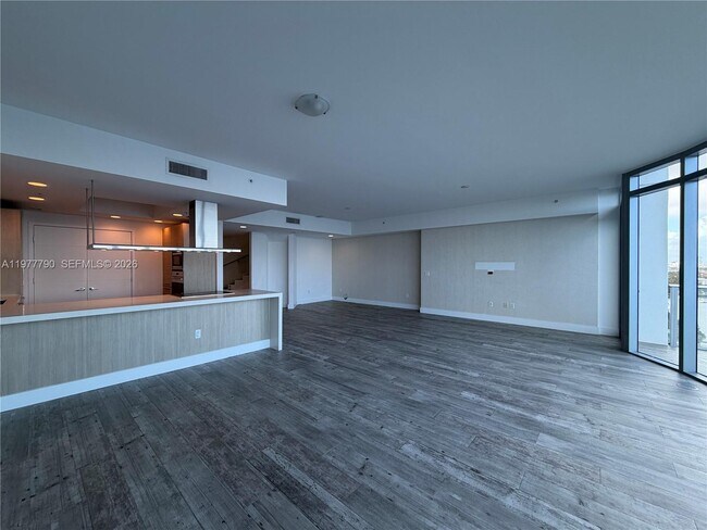 Foto del edificio - 17111 Biscayne Blvd