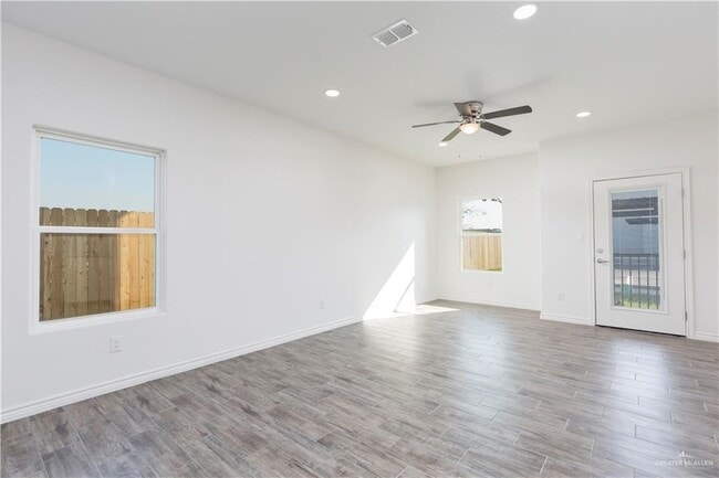 Foto del edificio - 815 N 15th Pl