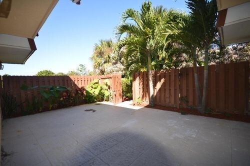 Building Photo - 1420 Augusta Cir