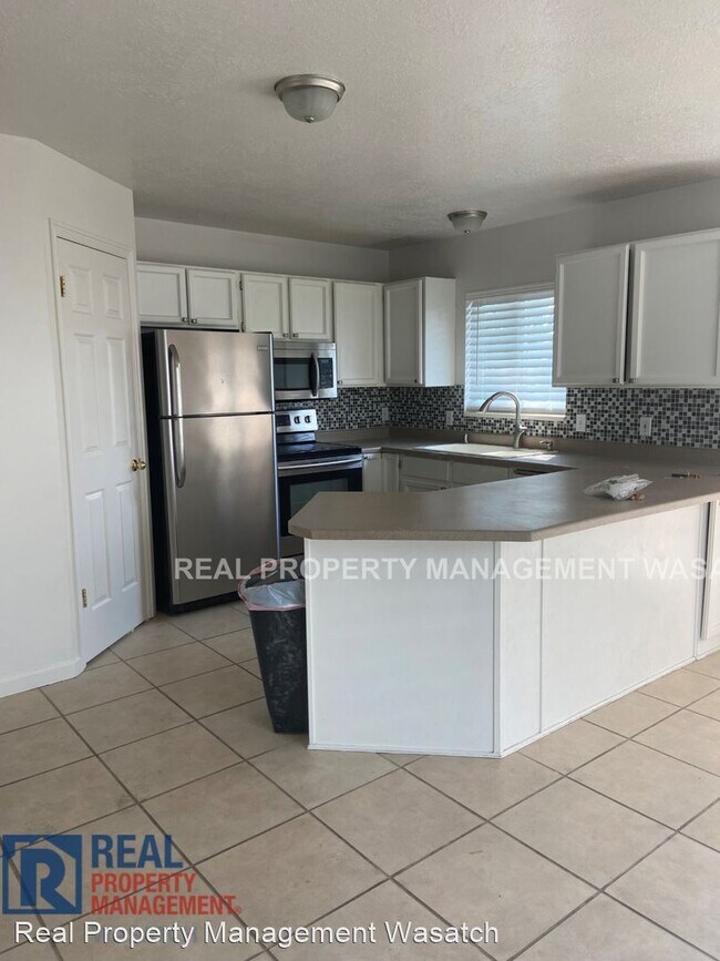 Building Photo - 4 br, 2 bath House - 1213 W Crystal River Dr