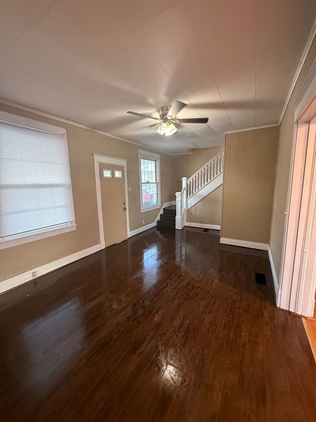 Photo - 2-Bedroom 1 Bath House with Spacious Entertaining Porch