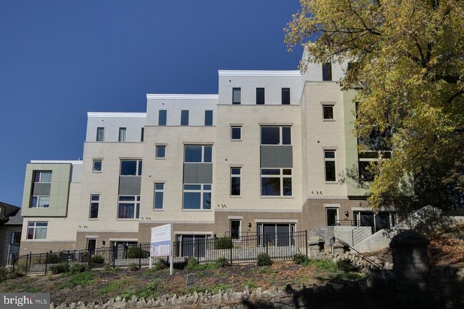 Building Photo - 312 Green Ln