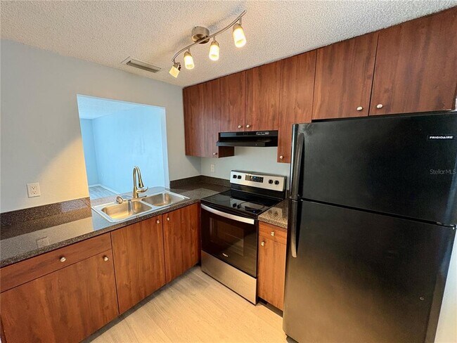 Foto del edificio - 408 57th Ave Dr E