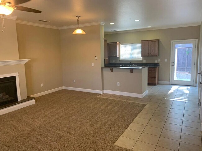 Foto del edificio - MOVE IN SPECIAL $500 OFF OF FIRST MONTHS RENT!!