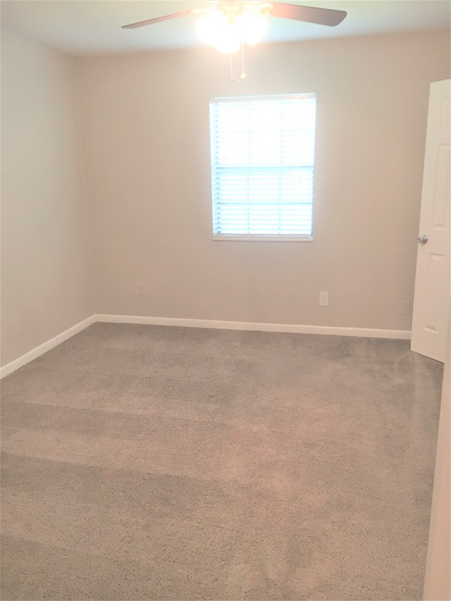 Building Photo - Bay Oaks Condominiums I
