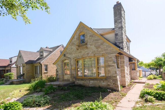 Building Photo - 3940 N 64th St