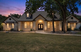 Building Photo - 140 Oak Plaza Dr