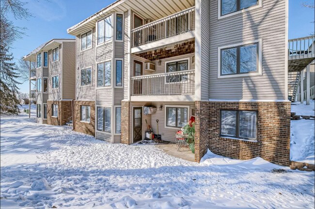 Foto del edificio - 14835 Endicott Way