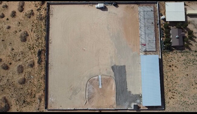 Foto del edificio - 13710 Laura Ln