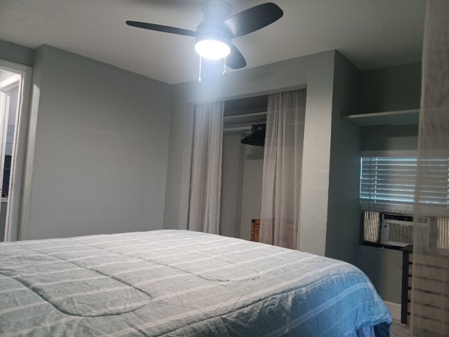 Building Photo - D4 10th Ave