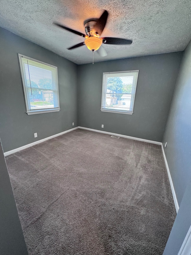 Dormitorio 2 - 6425 N 68th St