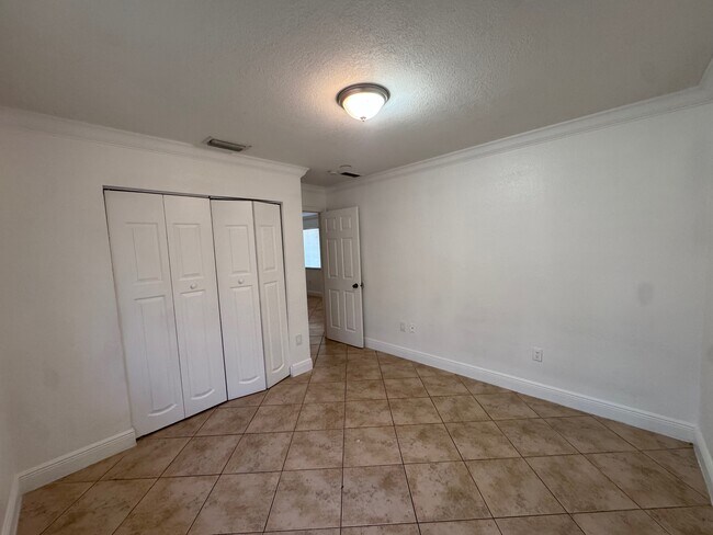 Foto del edificio - 5900 SW 26th St