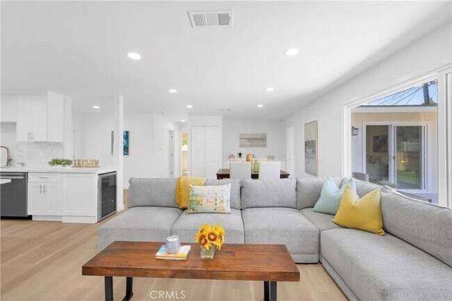 Foto del edificio - 8381 E Blithedale St