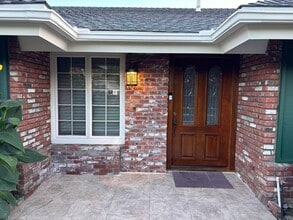 Building Photo - 848 E Northridge Ave