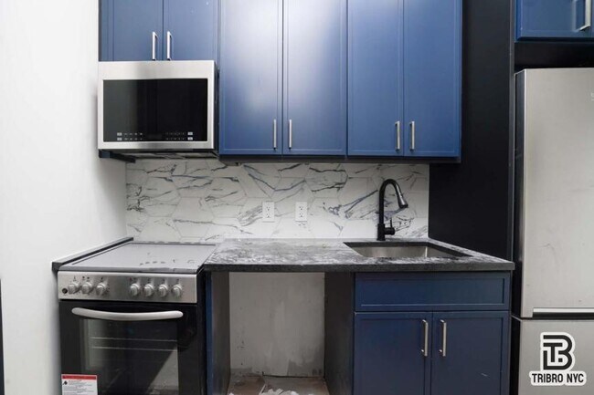 Foto del edificio - 1 bedroom in BROOKLYN NY 11206