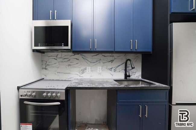 Building Photo - 1 bedroom in BROOKLYN NY 11206