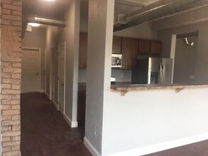Building Photo - 1021 E Carson St