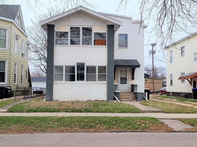 816 E Grove St Unit 5, Bloomington, IL 61701 Condo for Rent in Bloomington, IL