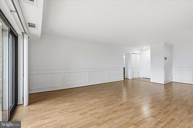 Foto del edificio - 309 Yoakum Pkwy
