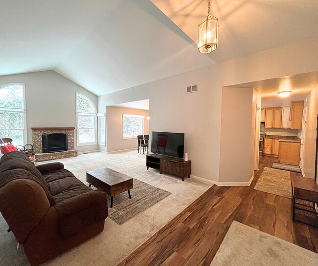 Foto del edificio - 925 Hartford Dr