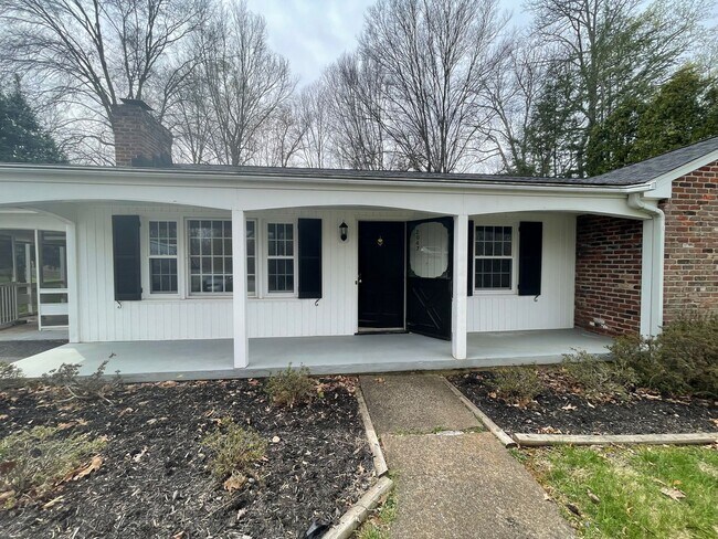 Building Photo - 2047 Overbrook Rd