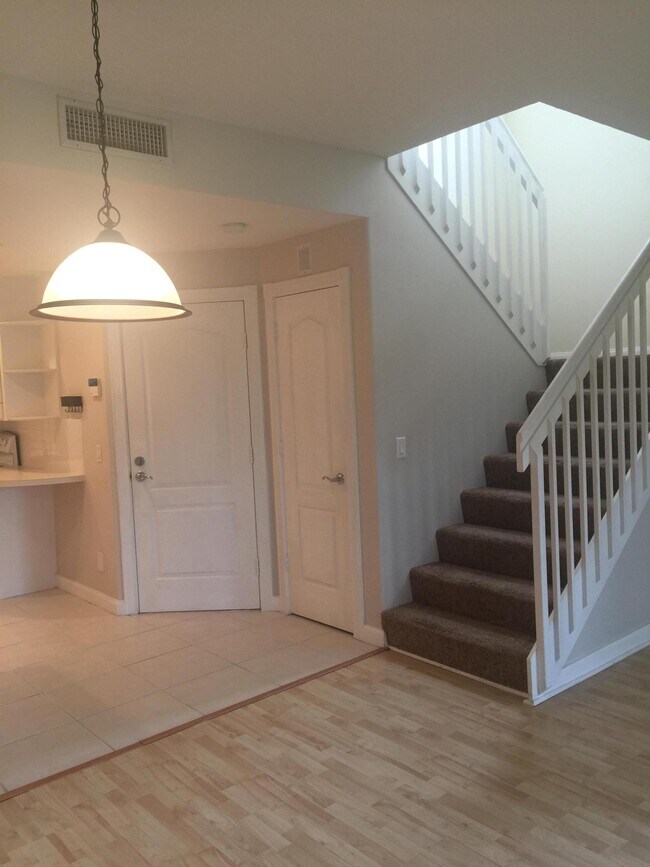 Foto del edificio - 189 Santa Barbara Way