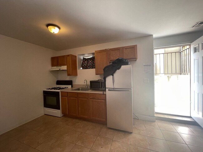 Building Photo - 147 Kirshon Ave