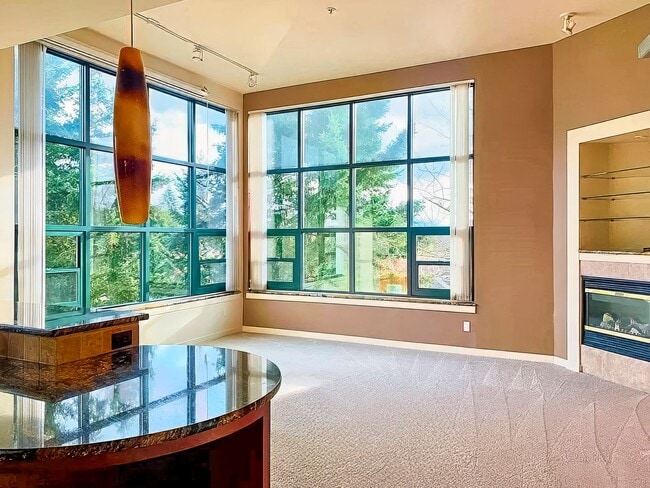 Building Photo - Penthouse condo in the ideal location in t...