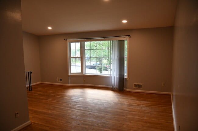 Building Photo - 6943 Nashville Rd